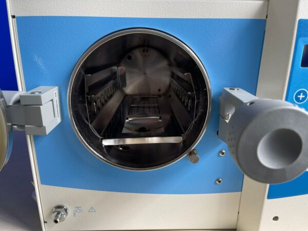 Melag - MELAtronic 15 EN+ - Steam Sterilizer - Dampfsterilisator