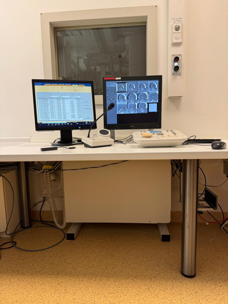 Philips - Angiography System - Angiographie-System - Allura Clarity (Monoplane Ceiling)