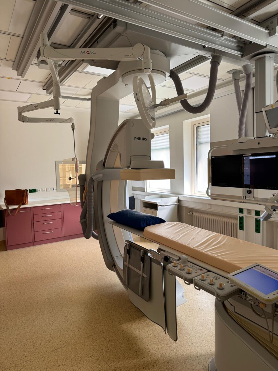 Philips - Angiography System - Angiographie-System - Allura Clarity (Monoplane Ceiling)