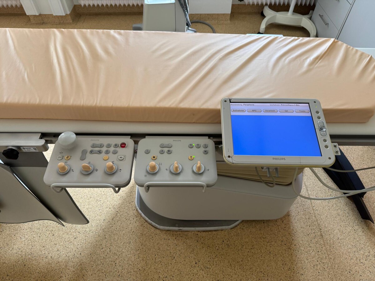 Philips - Angiography System - Angiographie-System - Allura Clarity (Monoplane Ceiling)