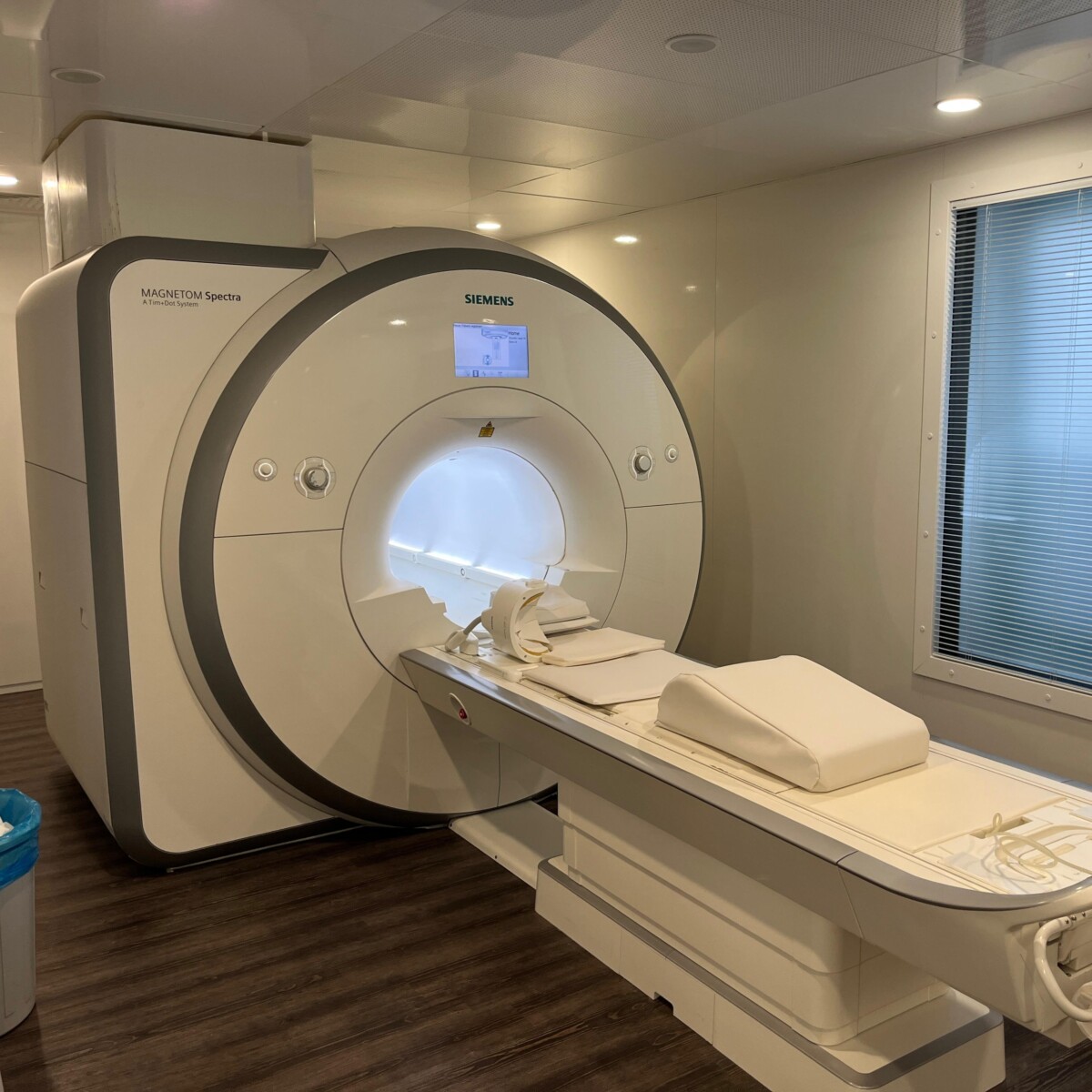 Siemens - MAGNETOM Spectra 3T - MRT-Scanner - MRI Scanner - REF 10837643 - Bauahr 2013