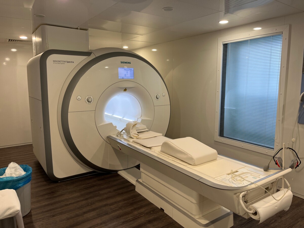 Siemens - MAGNETOM Spectra 3T - MRT-Scanner - MRI Scanner - REF 10837643 - Bauahr 2013