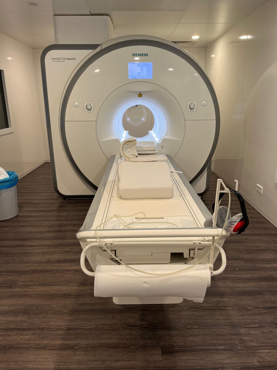 Siemens - MAGNETOM Spectra 3T - MRT-Scanner - MRI Scanner - REF 10837643 - Bauahr 2013