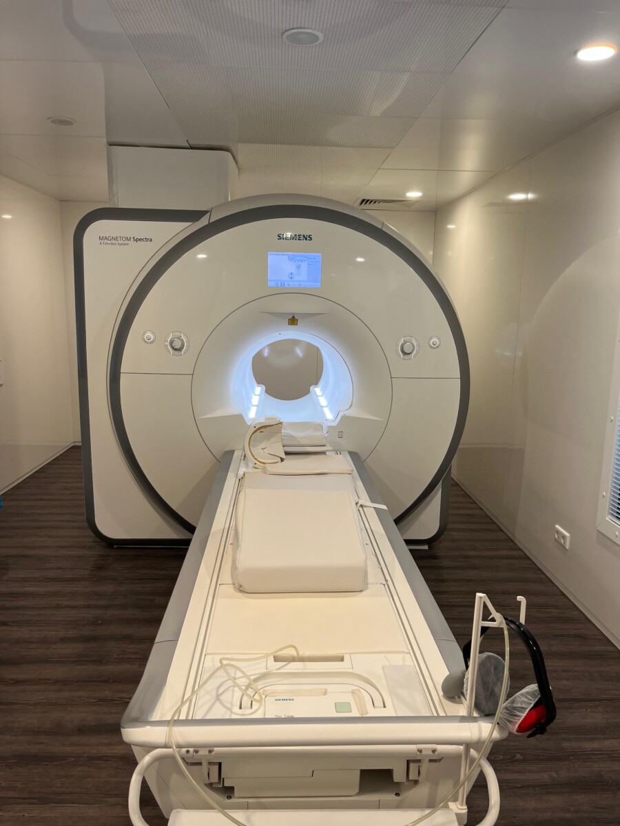 Siemens - MAGNETOM Spectra 3T - MRT-Scanner - MRI Scanner - REF 10837643 - Bauahr 2013